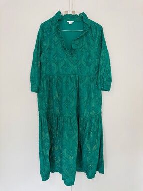 CROWN & IVY Women’s Green Tiered Midi Dress with Gold Threading